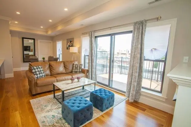 Luxury Condo 4 Bed 2 Bath Downtown Boston Sleeps 8
