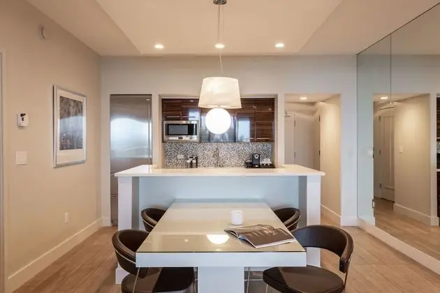 Luxury Condo on the Beach - Oda Düzeni