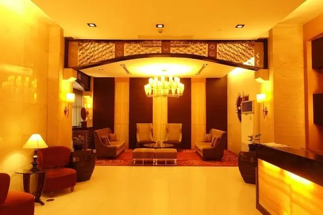 Luxury Condo at Forbeswood Parklane