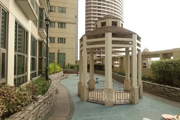 Luxury Condo at Forbeswood Parklane