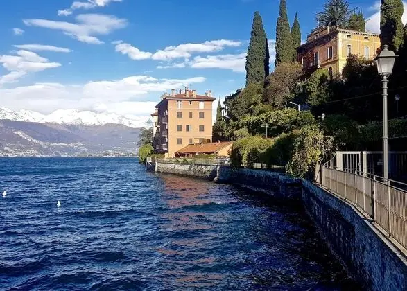 Luxury Cottage by Design Studio