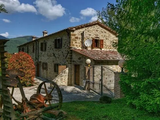 Luxury Cottage in Lisciano Niccone Umbria With Swimming Pool