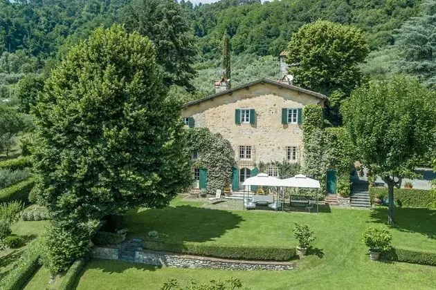 Luxury Farmhouse Retreat Between Lucca and the Beach - Oda