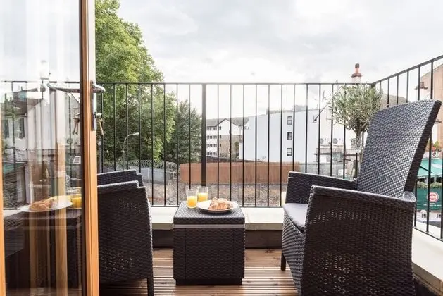 Luxury Flat With SW Balcony in Fulham Broadway