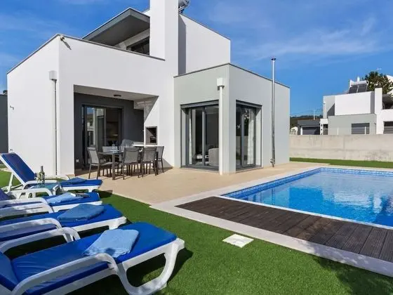 Luxury Villa in Foz de Arelho With Private Swimming Pool