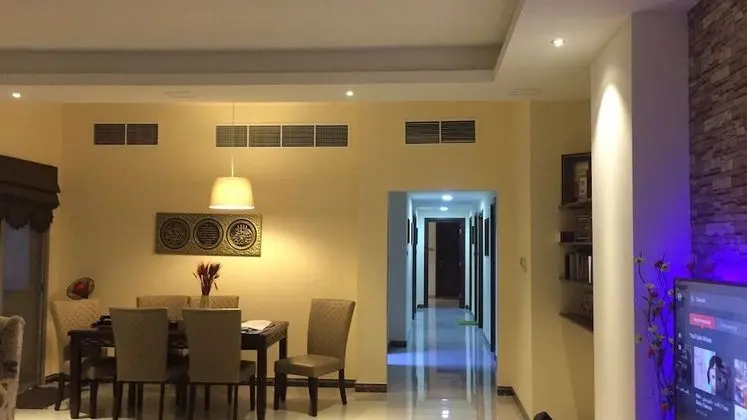 Luxury Furnished 3BR near LAKE Khalid - Yerinde Yemek