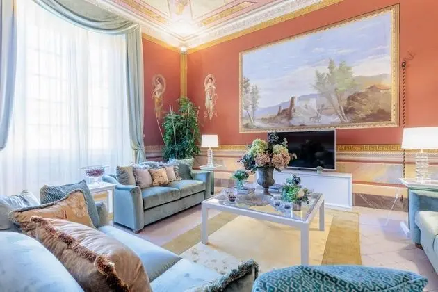The Luxury Grand 4 Bedrooms Apartment With Elevator Inside the Walls of Lucca by the Main Square and by the Main Attractions