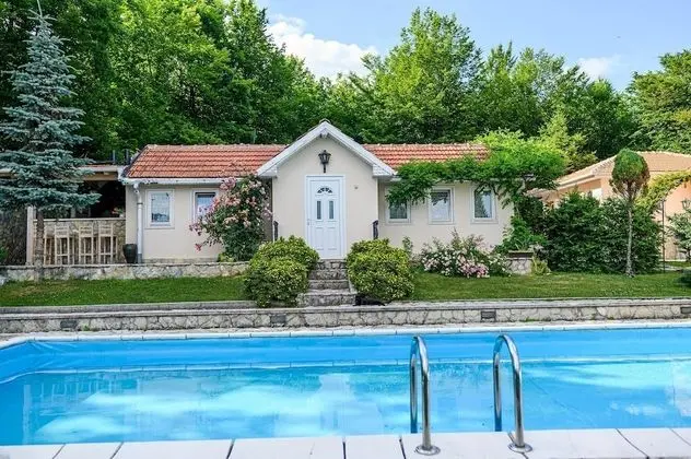 Luxury Green Oasis Villa With Pool! - Havuz