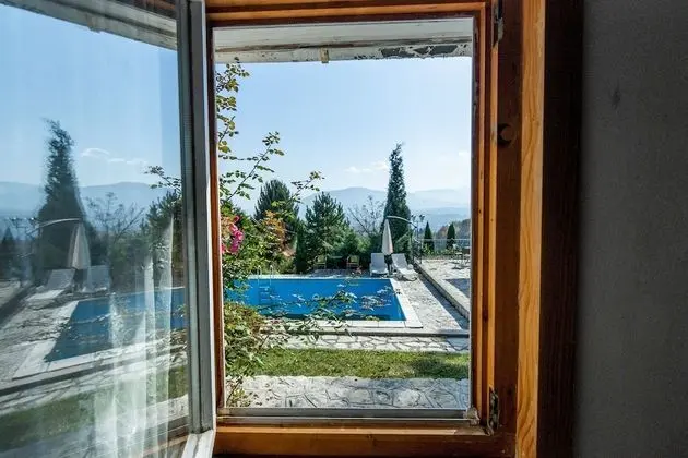 Luxury Green Oasis Villa With Pool! - İç Mekan