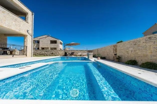 Luxury Villa With Heated Pool 04 - Havuz