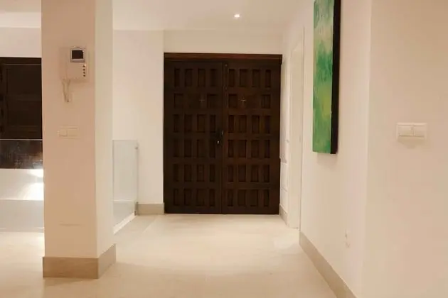Luxury villa with heated pool - Lobi