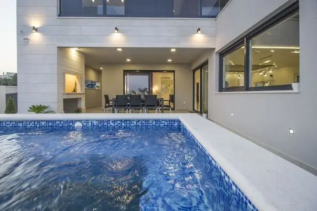 Luxury Villa High Hopes with Pool - Havuz