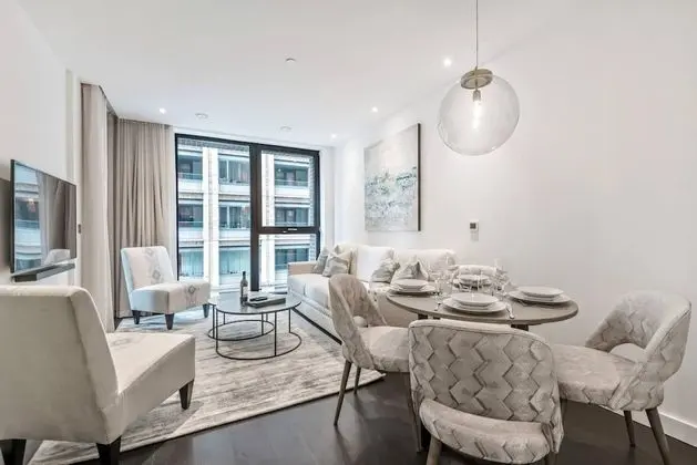 Luxury High Rise two Bedroom Flat Battersea