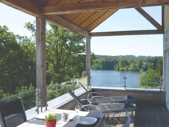 Luxury Holiday Apartment With a Sauna, Fireplace and Views Over a Lake