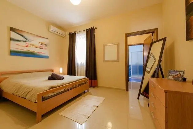 Luxury Holiday Apartment IN Qawra - Oda