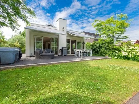 Luxury Holiday Home in Harderwijk With a Jacuzzi - Öne Çıkan Resim