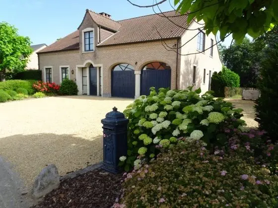 Luxury Holiday Home With Sauna and Jacuzzi in Heers - Öne Çıkan Resim