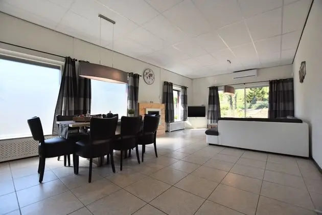 Luxury Holiday Home in the South of Limburg Province with Hot Tub, Sauna, Large Garden - Yerinde Yemek