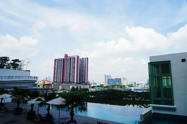 Luxury Home Above Mall - Infinity Pool
