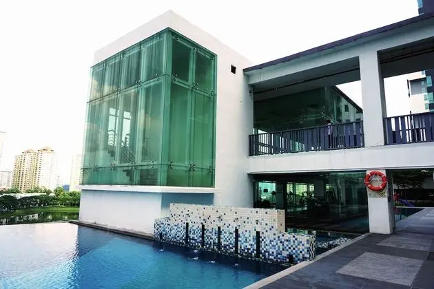 Luxury Home Above Mall - Infinity Pool - Fitness