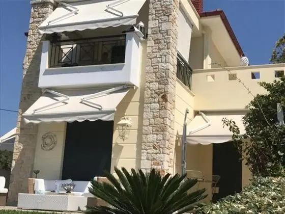 Luxury House near Sea with Public Pool