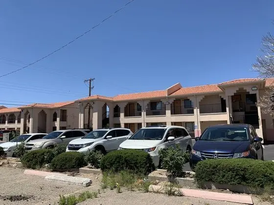Luxury Inn - Dış Mekan