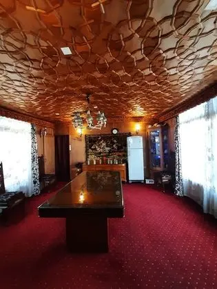 Luxury Inn Badyari Palace Houseboats - Yerinde Yemek