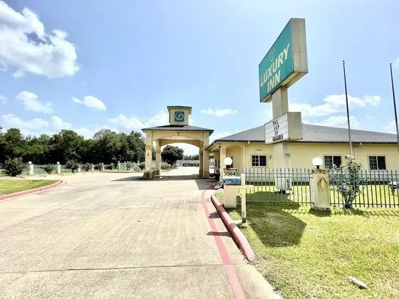 Luxury Inn & Suites Liberty