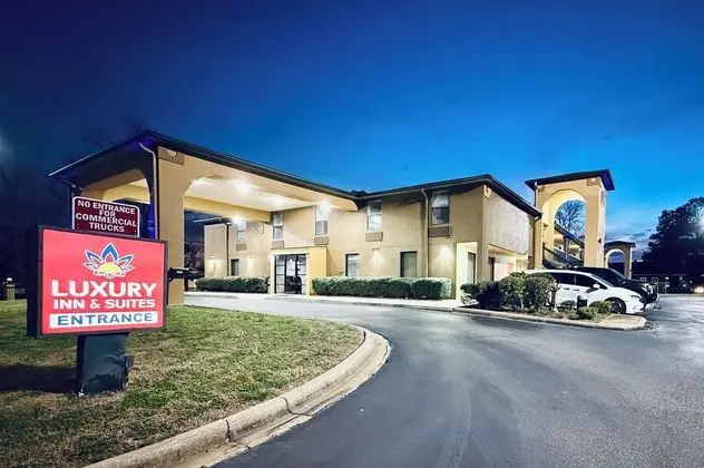 Luxury Inn and Suites - Dış Mekan