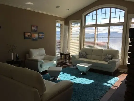 Luxury Lakefront Rooms - Lobi