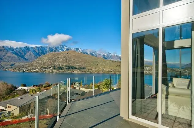 Luxury Lakeside Home - Remarkable View - Dış Mekan