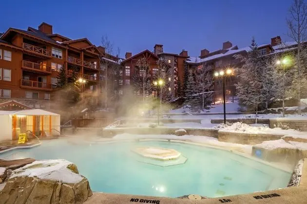 Luxury Log Chalet | Pool + Private HotTub | Ski In/Out | Overlooking Greywolf GC - Havuz