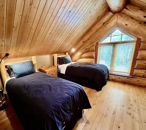 Luxury Log Chalet | Pool + Private HotTub | Ski In/Out | Overlooking Greywolf GC - Oda
