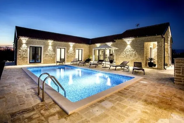 Luxury Villa Mala 8 Persons Heated Pool Sauna Only 350m From the Beach