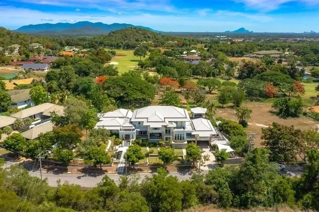 Luxury Mansion 6 BR on Golf Course JB