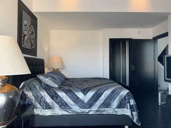 Luxury Villa Marathon