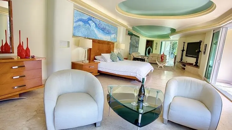 Luxury Master Suite With Beach, Ocean and Swimming Pool View