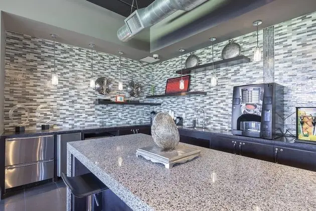 Luxury Med Center Fully Equipped King Sized Bed Condos - Yerinde Yemek