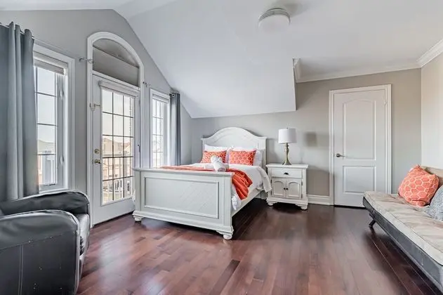 Luxury Villa - Mississauga Square One - 1