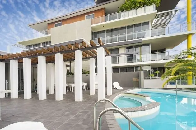 Luxury Modern Double Ensuite Apartment - Havuz