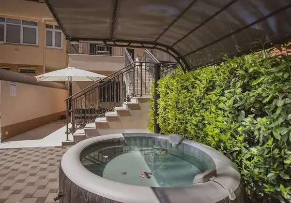 Luxury Modern House, Just 1 min Walk to the Beach