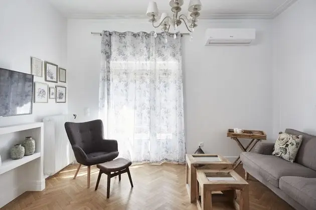 Luxury n Chic Athens Museum Apt