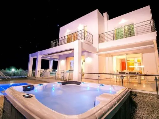 Luxury Villa Near Sea in Kalithies with Hot Tub - Dış Mekan
