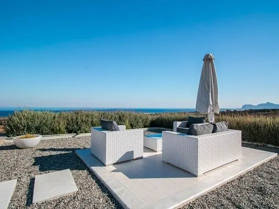Luxury Villa Near Sea in Kalithies with Hot Tub - Dış Mekan