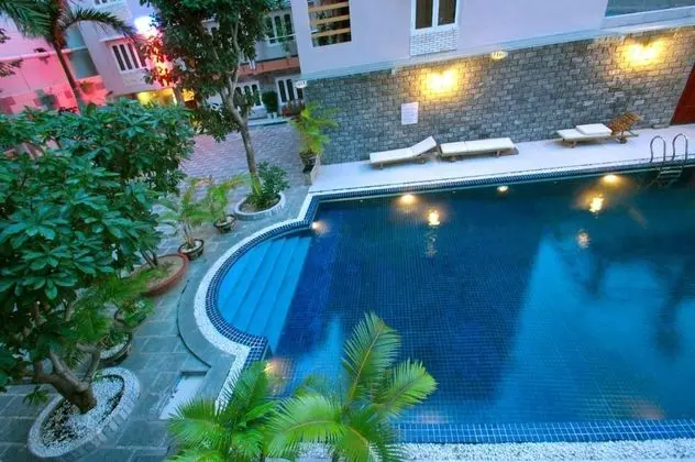Luxury Nha Trang Hotel - Havuz