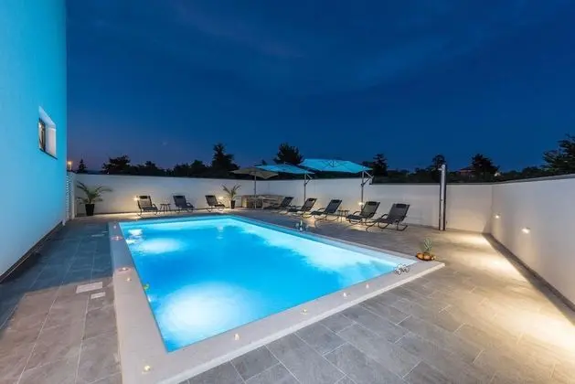 Luxury Villa Nika in Zadar 12 Persons Private Pool Jacuzzi gym Playground - Oda