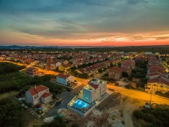 Luxury Villa Nika in Zadar 12 Persons Private Pool Jacuzzi gym Playground - Oda