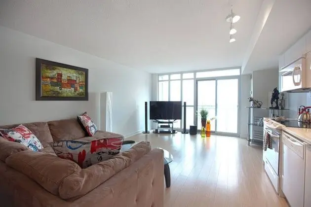 Luxury Open-concept & Lake View - Öne Çıkan Resim