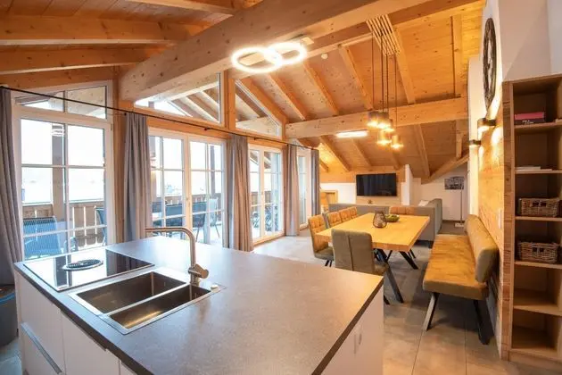 Luxury Penthouse With Balcony, Ski Storage, Carport, Lift - Mutfak