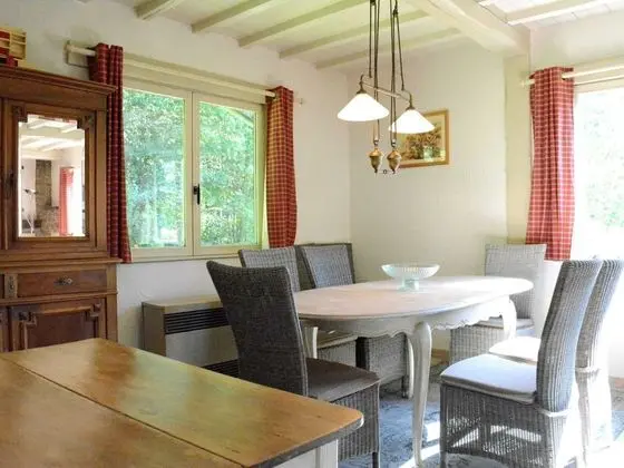 Luxury Pet Friendly Chalet in Bièvre near Forest - Yerinde Yemek